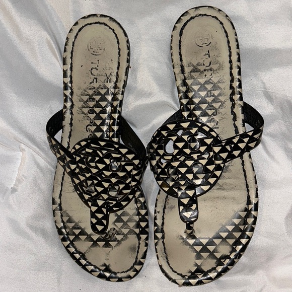 Tory Burch Sandals in Triangle Geo - Picture 3 of 5